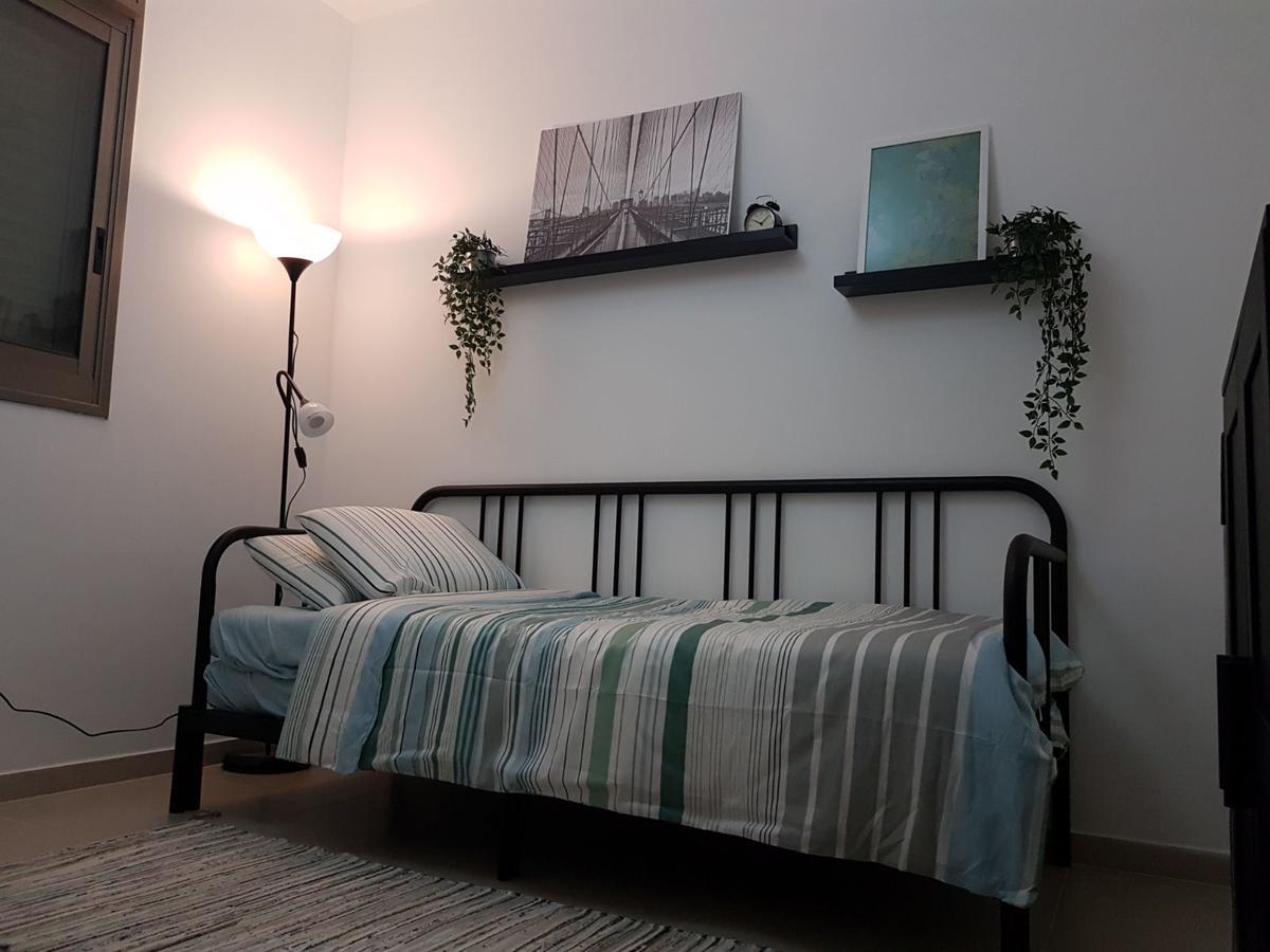 Private Bed/Bathroom In Netanya Exterior photo